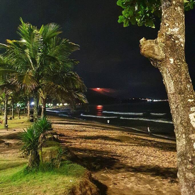 100Mts Da Praia Com Churrasqueira, Piscina E Wi-Fi Карагуататуба Екстериор снимка