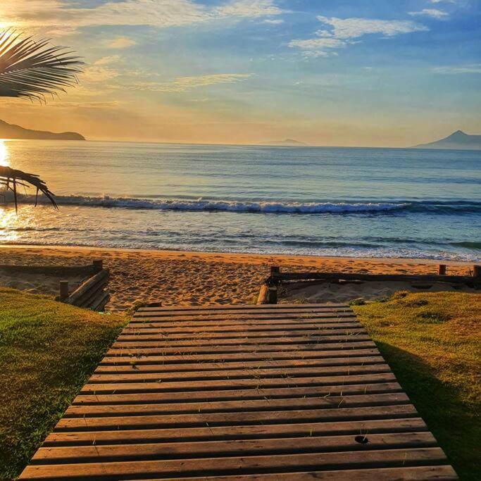 100Mts Da Praia Com Churrasqueira, Piscina E Wi-Fi Карагуататуба Екстериор снимка